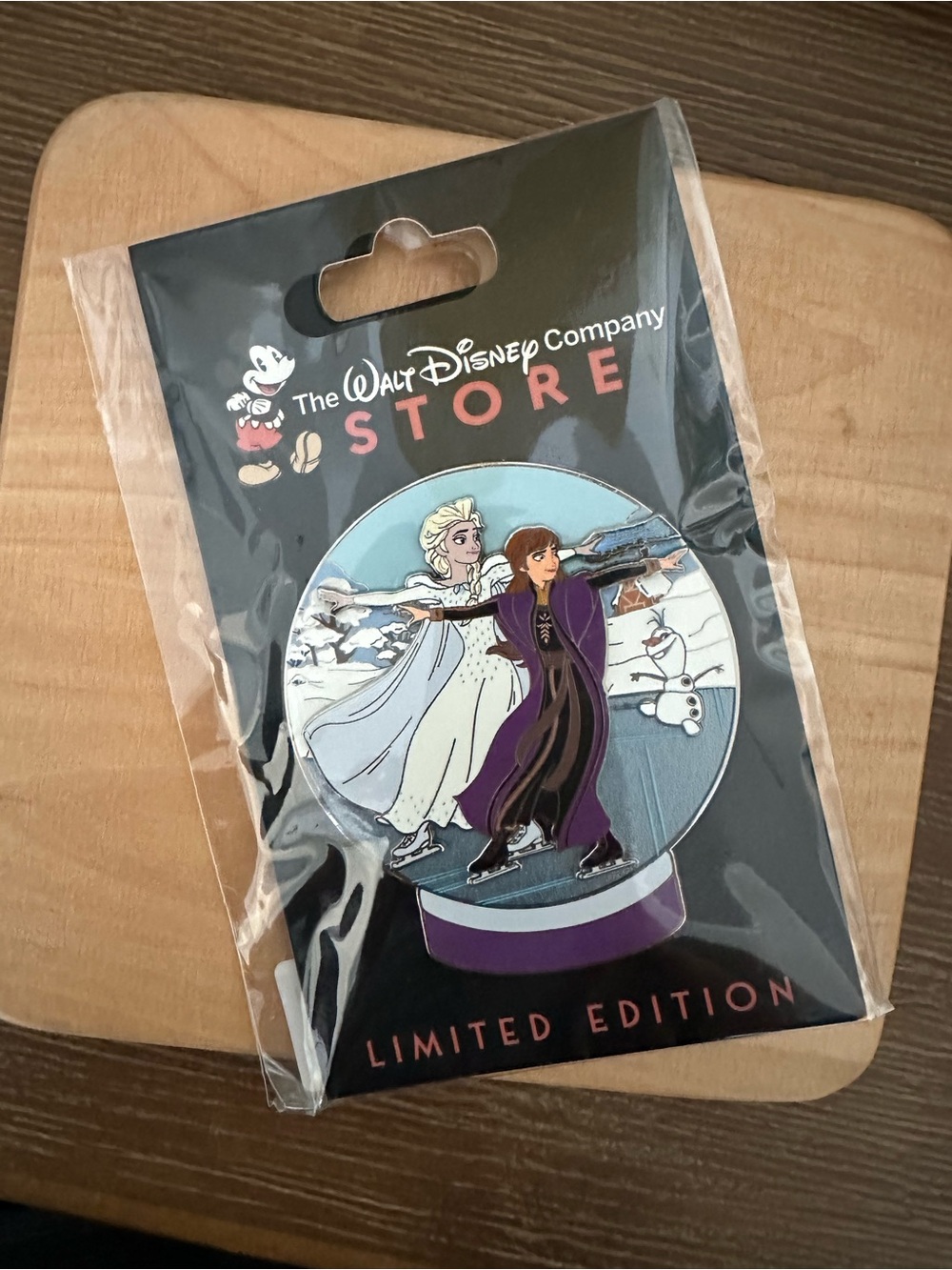 Winter Memories Anna & Elsa Frozen LE/400 Disney Pin TWDC DEC 2025